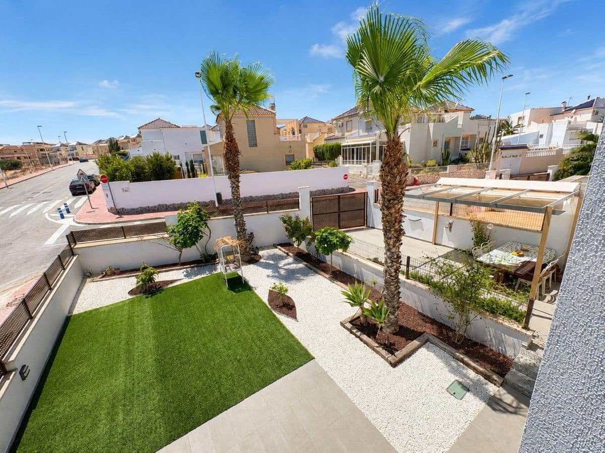 3 bedroom Townhouse for sale in La Siesta with pool - € 429,000 (Ref: 10027493)