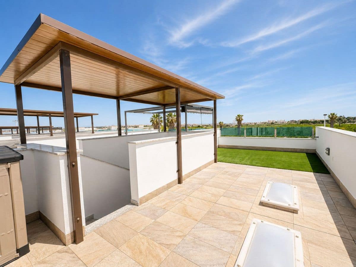 3 bedroom Townhouse for sale in La Siesta with pool - € 429,000 (Ref: 10027493)