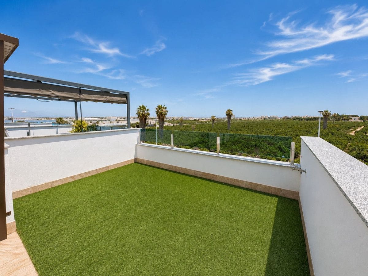 3 bedroom Townhouse for sale in La Siesta with pool - € 429,000 (Ref: 10027493)