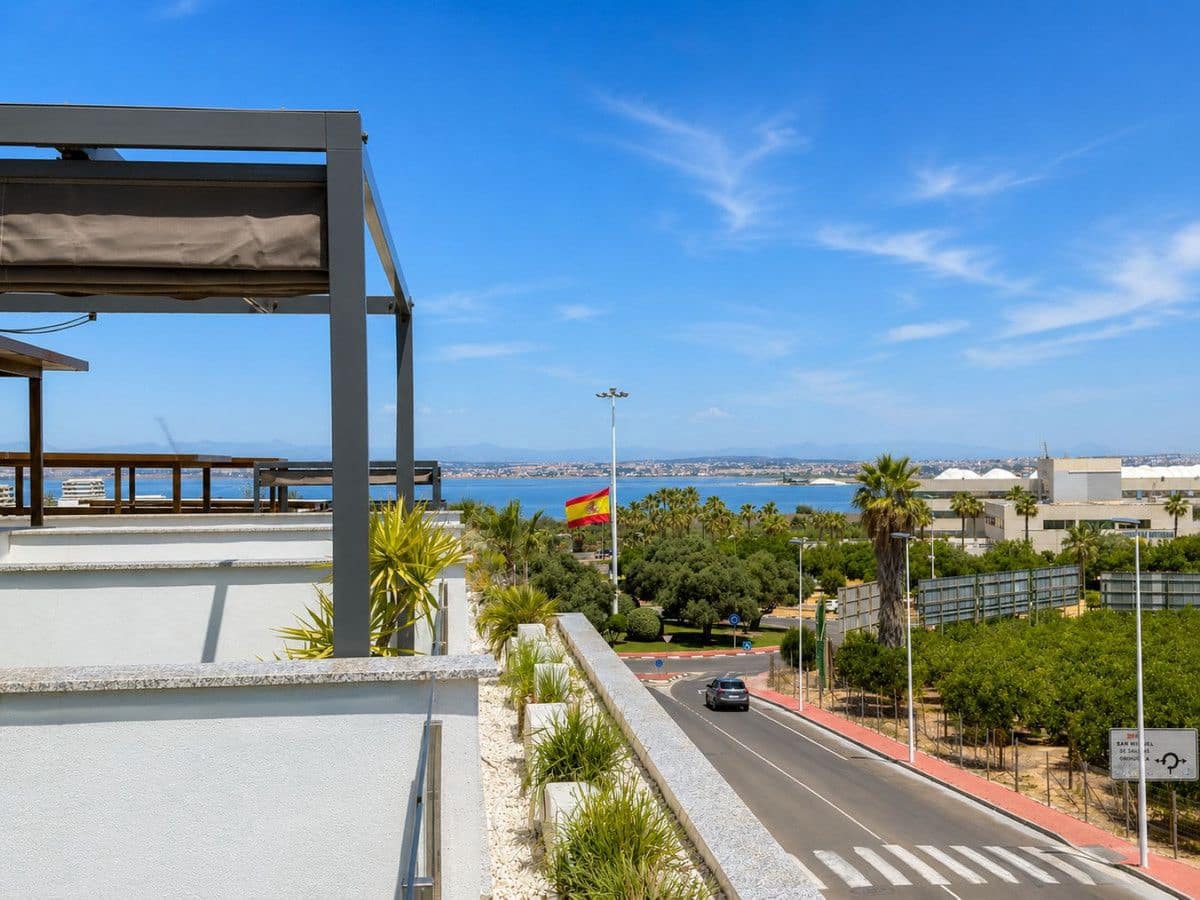 3 bedroom Townhouse for sale in La Siesta with pool - € 429,000 (Ref: 10027493)