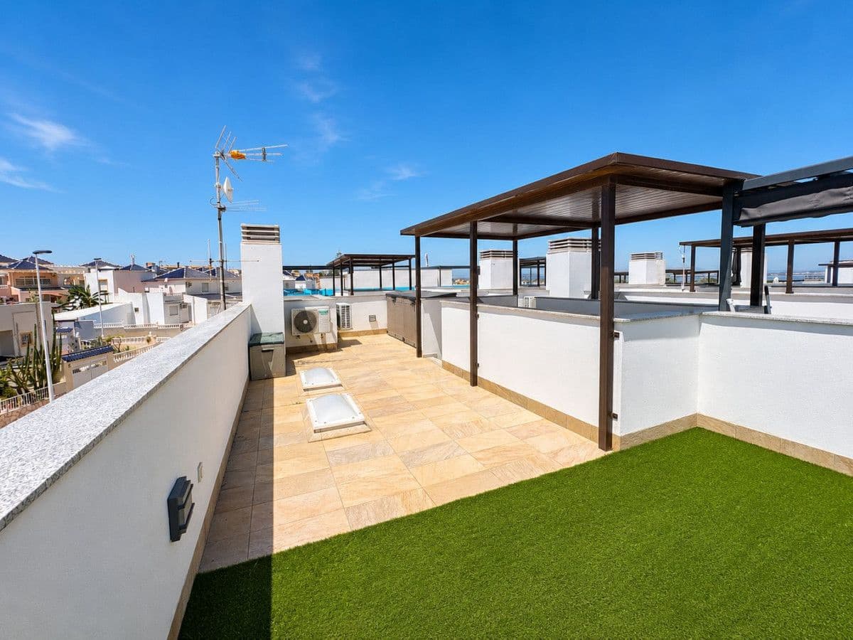 3 bedroom Townhouse for sale in La Siesta with pool - € 429,000 (Ref: 10027493)
