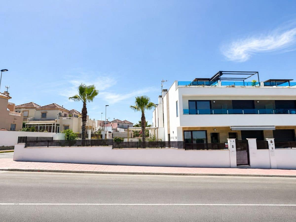 3 bedroom Townhouse for sale in La Siesta with pool - € 429,000 (Ref: 10027493)