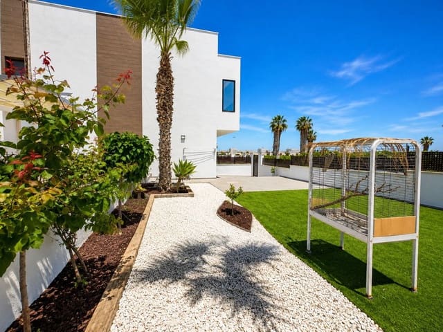 3 bedroom Townhouse for sale in La Siesta, Torrevieja with pool - € 429,000 (Ref: 10027493)