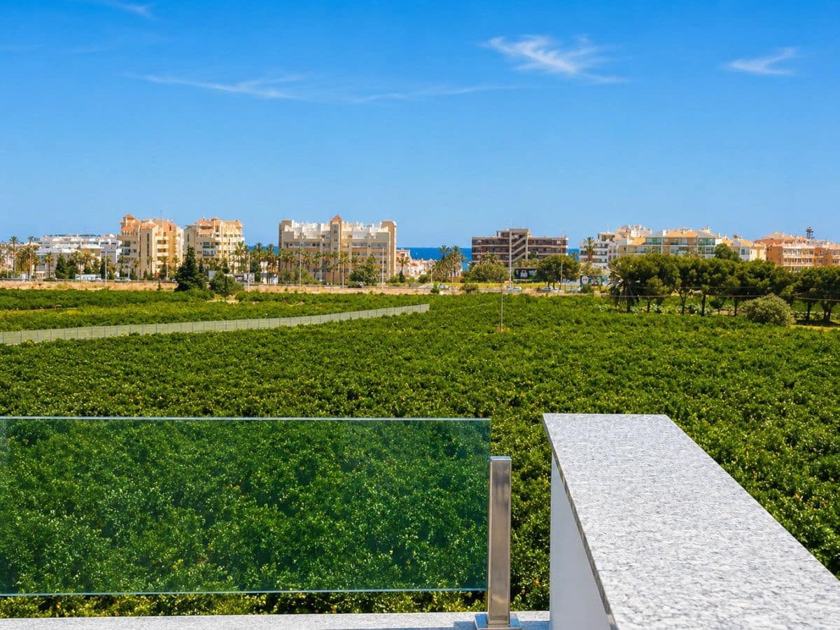 3 bedroom Townhouse for sale in La Siesta with pool - € 429,000 (Ref: 10027493)