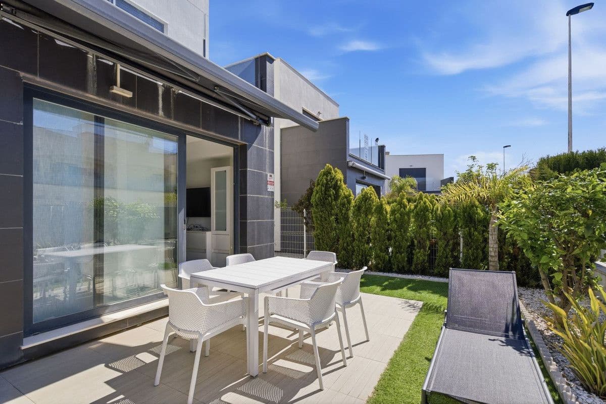 3 sypialnia Willa na sprzedaż w Orihuela Costa z basenem - 395 000 € (Ref: 10027495)