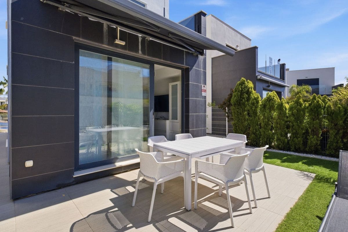 3 sypialnia Willa na sprzedaż w Orihuela Costa z basenem - 395 000 € (Ref: 10027495)