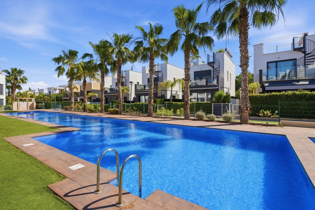 3 sypialnia Willa na sprzedaż w Orihuela Costa z basenem - 395 000 € (Ref: 10027495)