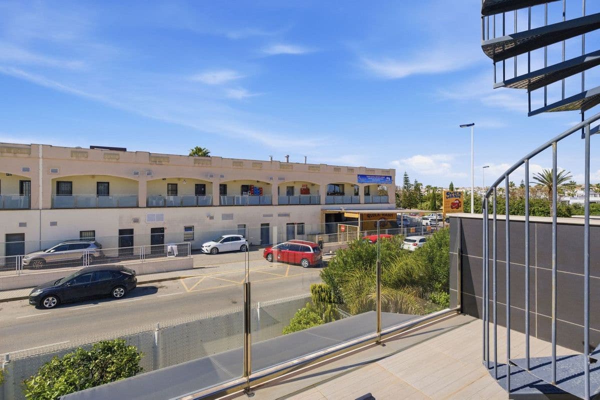 3 sypialnia Willa na sprzedaż w Orihuela Costa z basenem - 395 000 € (Ref: 10027495)