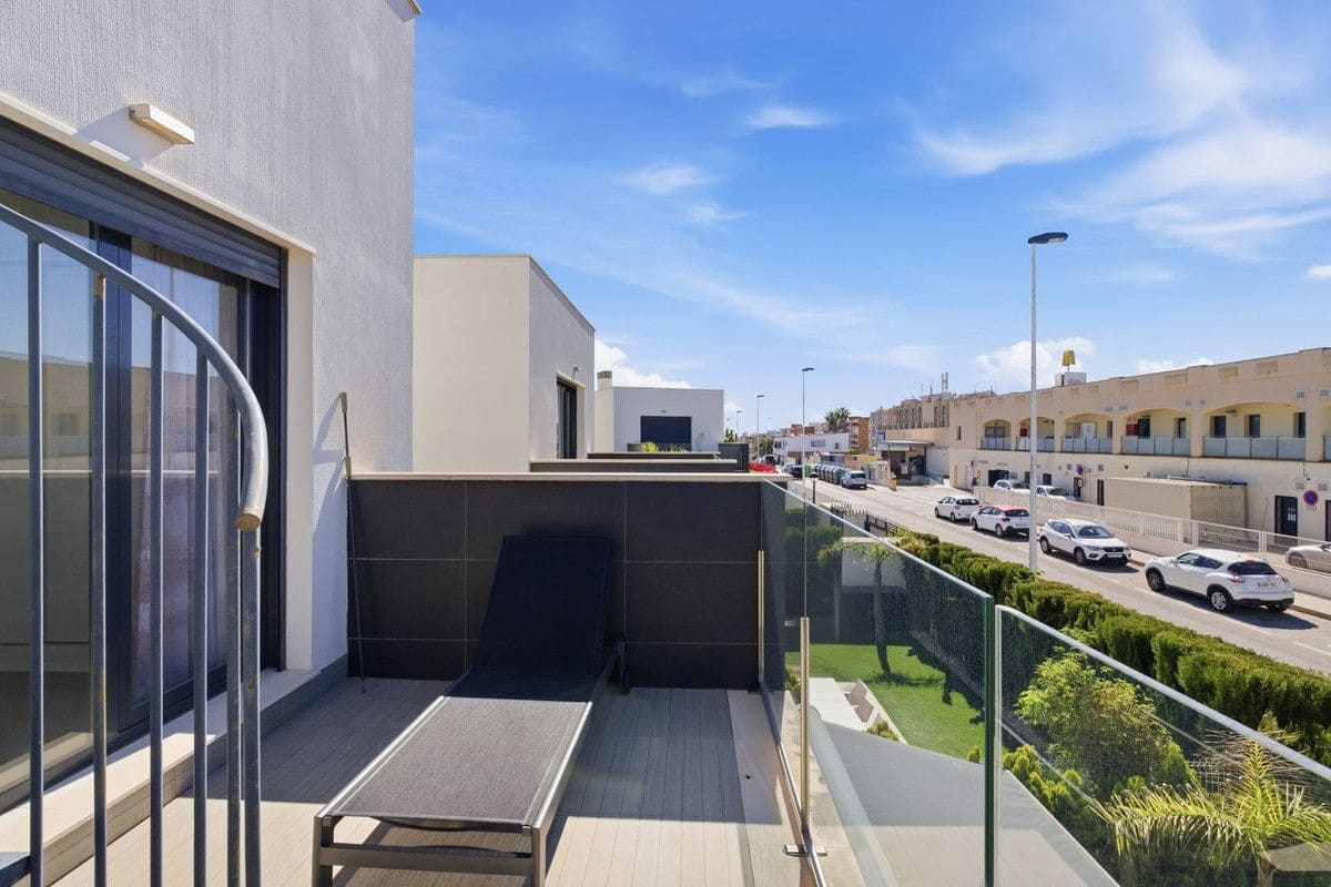3 sypialnia Willa na sprzedaż w Orihuela Costa z basenem - 395 000 € (Ref: 10027495)