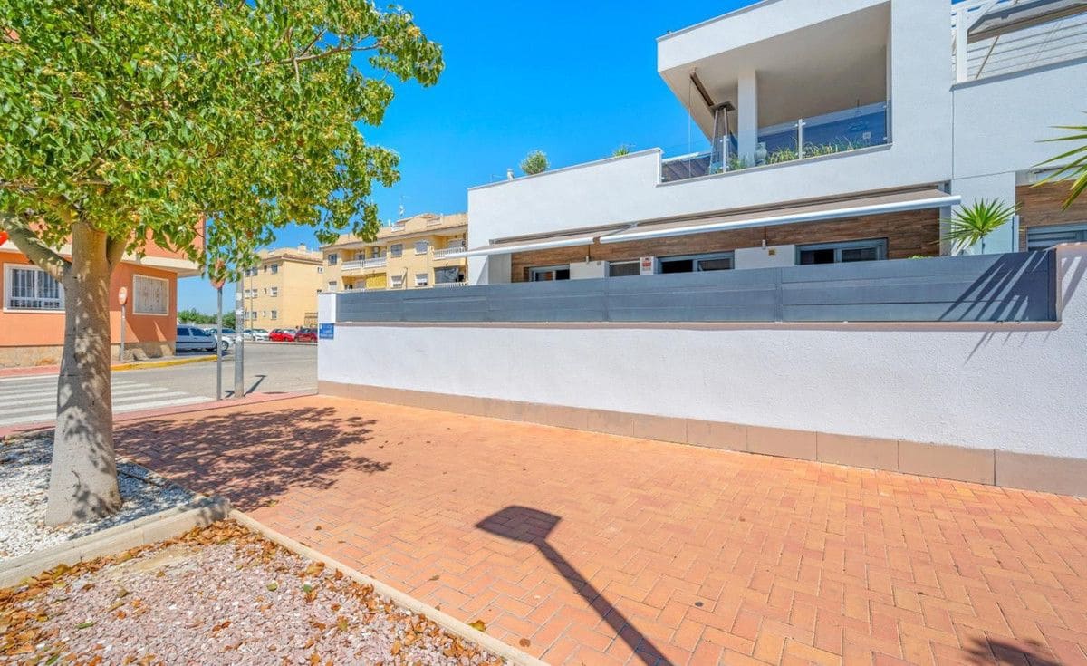 3 soveværelse Byhus til salg i Formentera del Segura med swimmingpool - € 329.000 (Ref: 10027497)