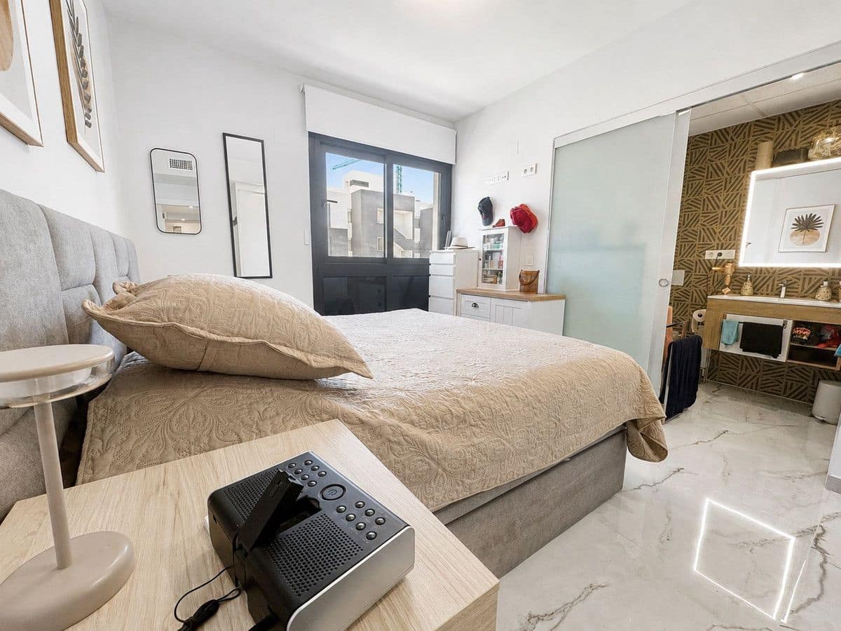 2 bedroom Apartment for sale in Orihuela Costa with pool - € 288,900 (Ref: 10027499)