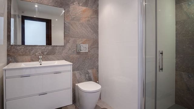 Apartamento de 3 habitaciones en Parque de las Naciones, Torrevieja en venta con piscina - 275.000 € (Ref: 10027501)