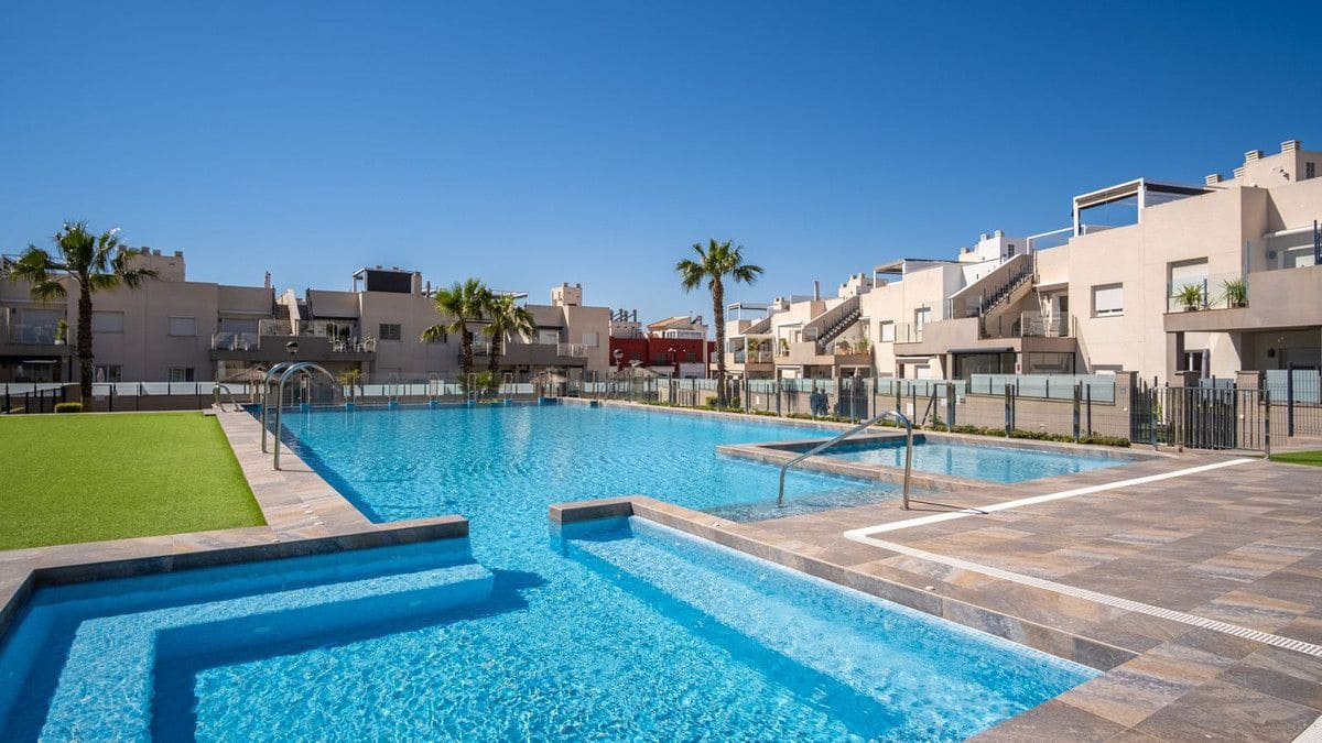 3 camera da letto Appartamento in vendita in Torrevieja con piscina - 275.000 € (Rif: 10027501)