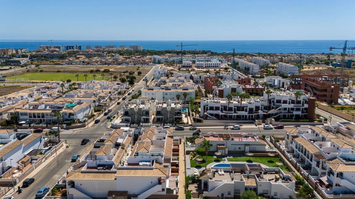 2 bedroom Apartment for sale in Orihuela Costa with pool - € 219,000 (Ref: 10027508)