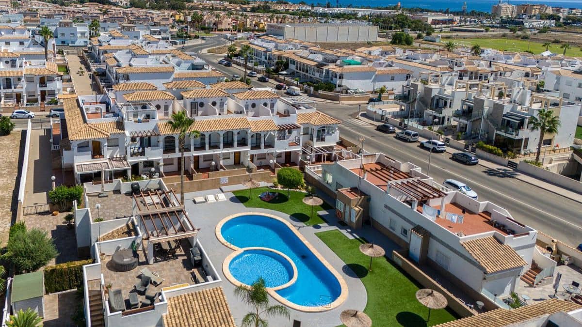 2 bedroom Apartment for sale in Orihuela Costa with pool - € 219,000 (Ref: 10027508)