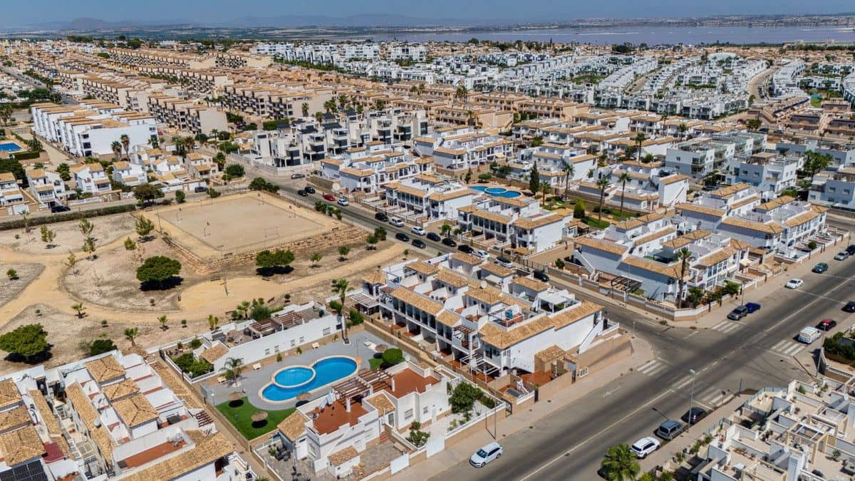 2 bedroom Apartment for sale in Orihuela Costa with pool - € 219,000 (Ref: 10027508)