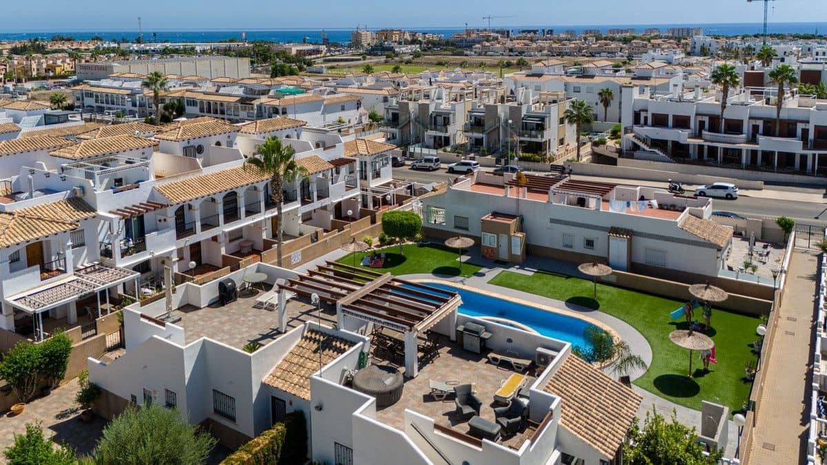 2 bedroom Apartment for sale in Orihuela Costa with pool - € 219,000 (Ref: 10027508)