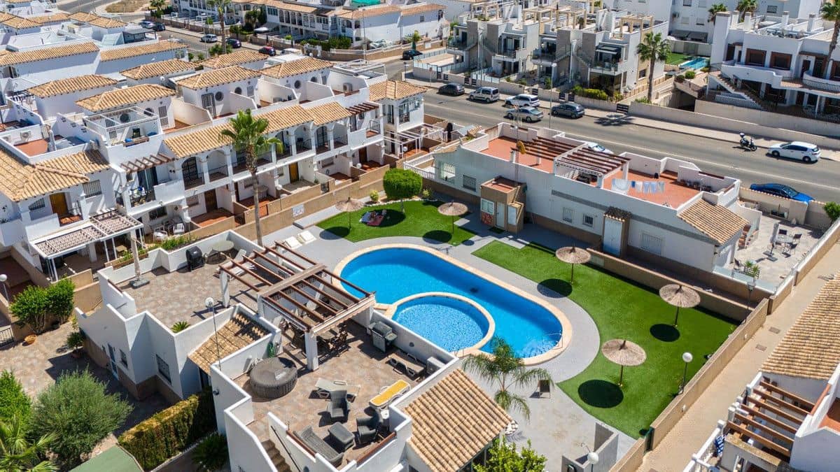 2 bedroom Apartment for sale in Orihuela Costa with pool - € 219,000 (Ref: 10027508)