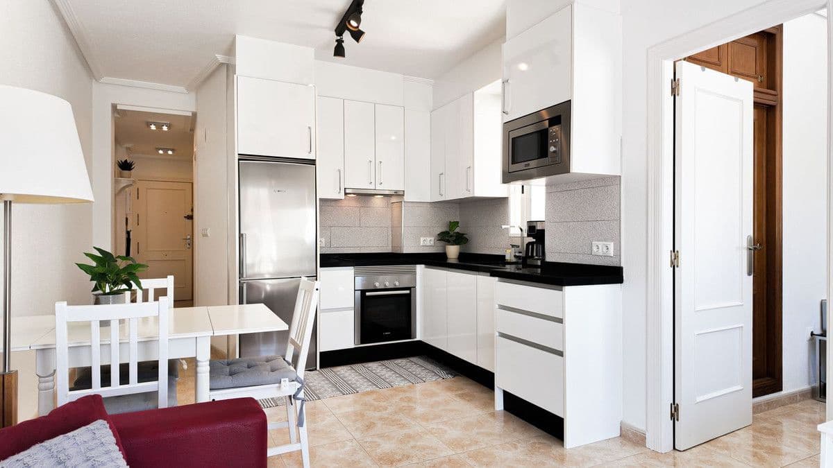 Apartamento de 2 habitaciones en Torrevieja en venta con piscina - 159.000 € (Ref: 10027511)