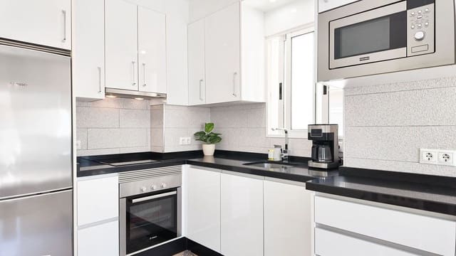 Apartamento de 2 habitaciones en Playa del Acequión, Torrevieja en venta con piscina - 159.000 € (Ref: 10027511)