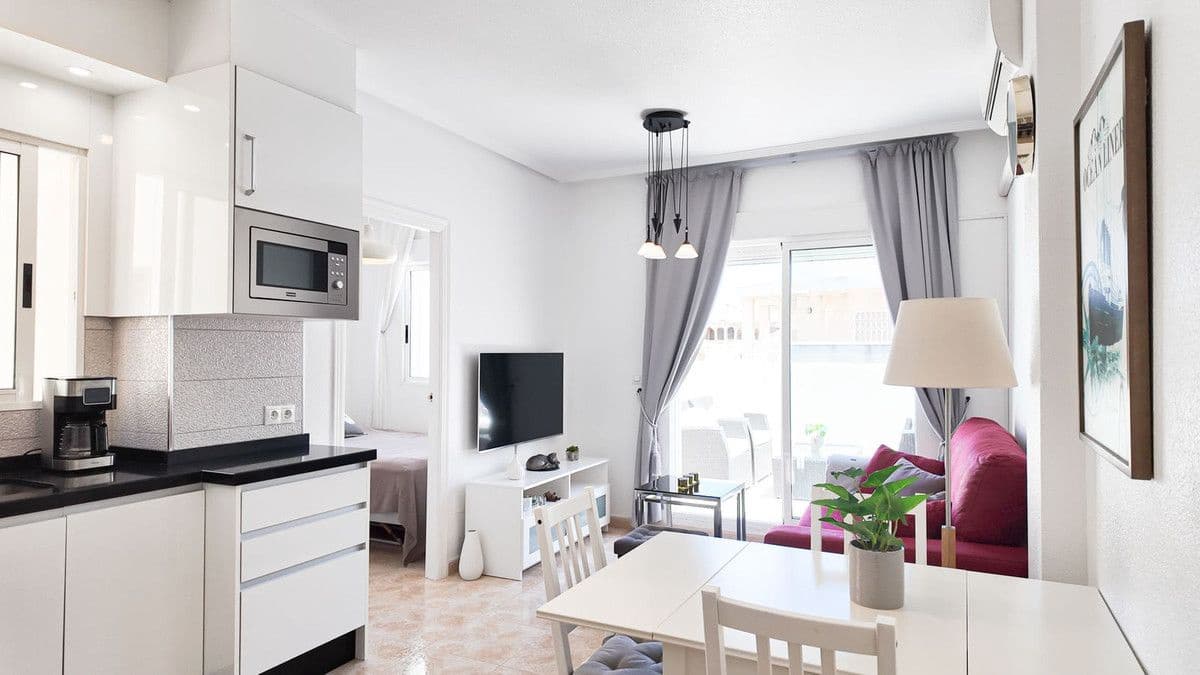 Apartamento de 2 habitaciones en Torrevieja en venta con piscina - 159.000 € (Ref: 10027511)