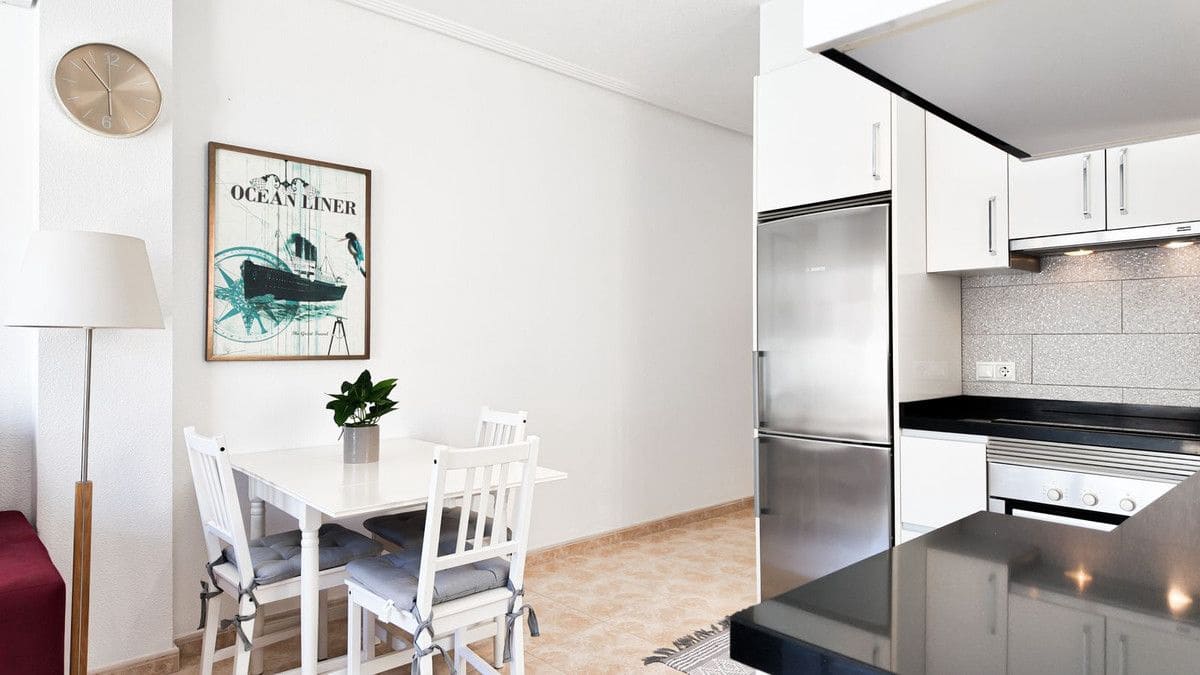 Apartamento de 2 habitaciones en Torrevieja en venta con piscina - 159.000 € (Ref: 10027511)