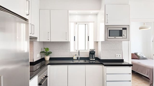 Apartamento de 2 habitaciones en Playa del Acequión, Torrevieja en venta con piscina - 159.000 € (Ref: 10027511)