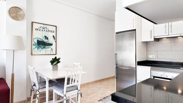 Apartamento de 2 habitaciones en Playa del Acequión, Torrevieja en venta con piscina - 159.000 € (Ref: 10027511)