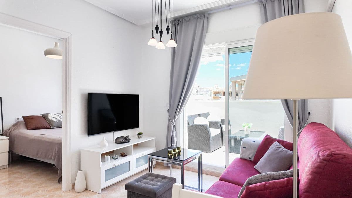 Apartamento de 2 habitaciones en Torrevieja en venta con piscina - 159.000 € (Ref: 10027511)