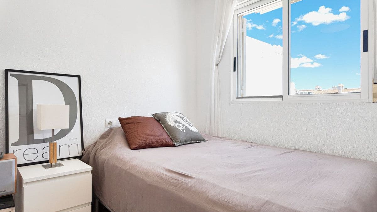 Apartamento de 2 habitaciones en Torrevieja en venta con piscina - 159.000 € (Ref: 10027511)