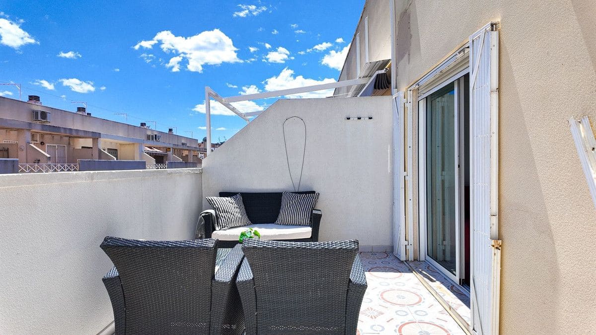 Apartamento de 2 habitaciones en Torrevieja en venta con piscina - 159.000 € (Ref: 10027511)