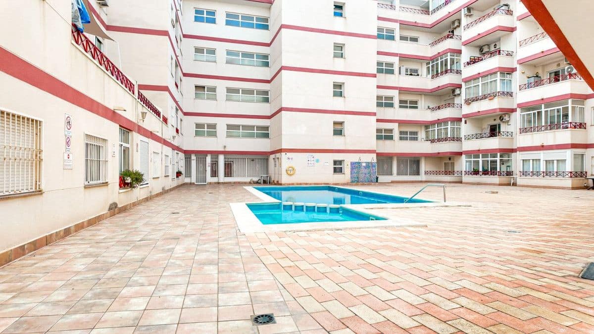 Apartamento de 2 habitaciones en Torrevieja en venta con piscina - 159.000 € (Ref: 10027511)
