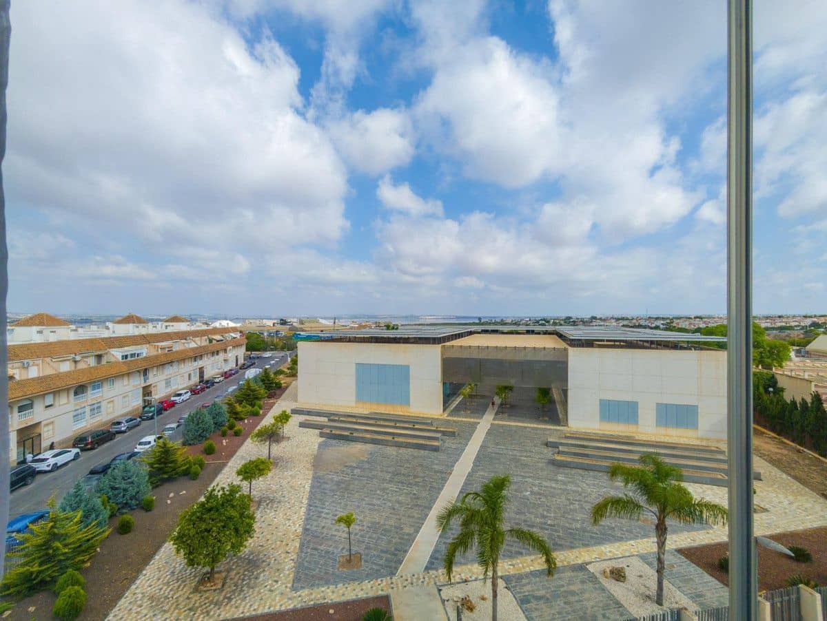 2 soveværelse Lejlighed til salg i Torrevieja med swimmingpool - € 154.000 (Ref: 10027515)