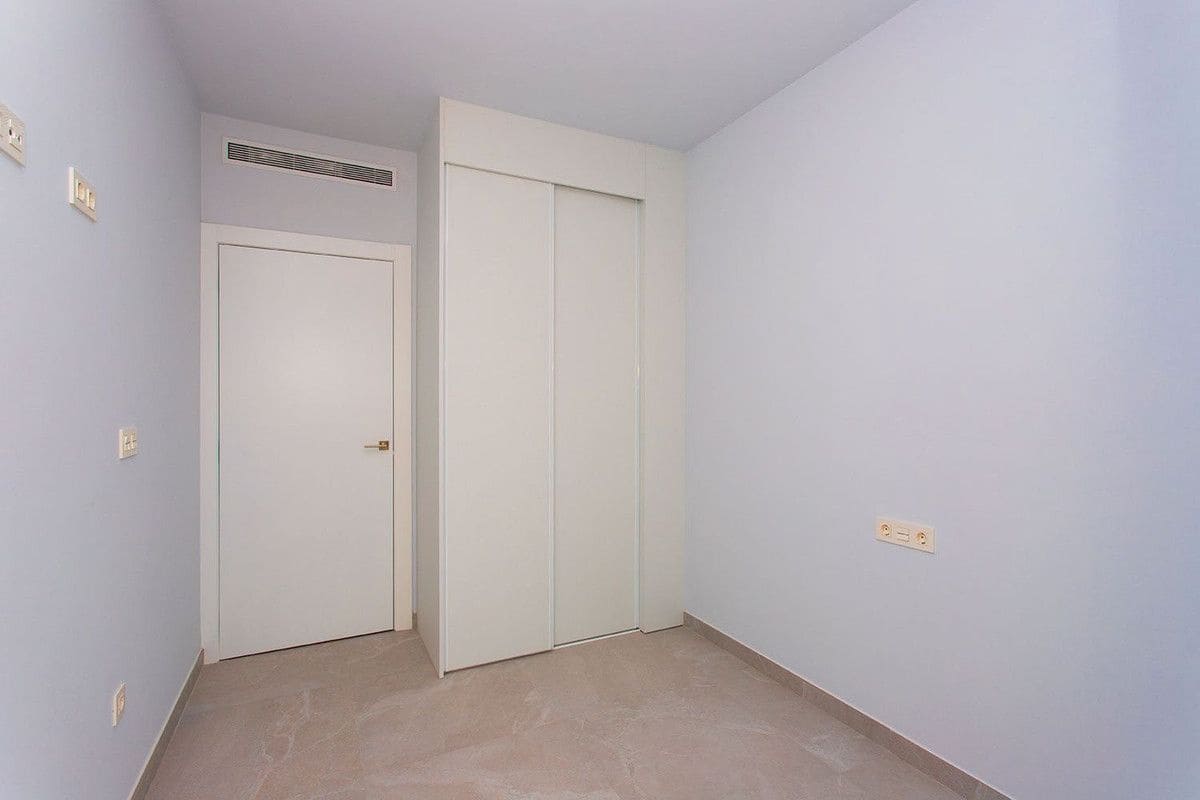 2 Zimmer Apartment zu verkaufen in Torrevieja mit Pool - 265.000 € (Ref: 10027531)