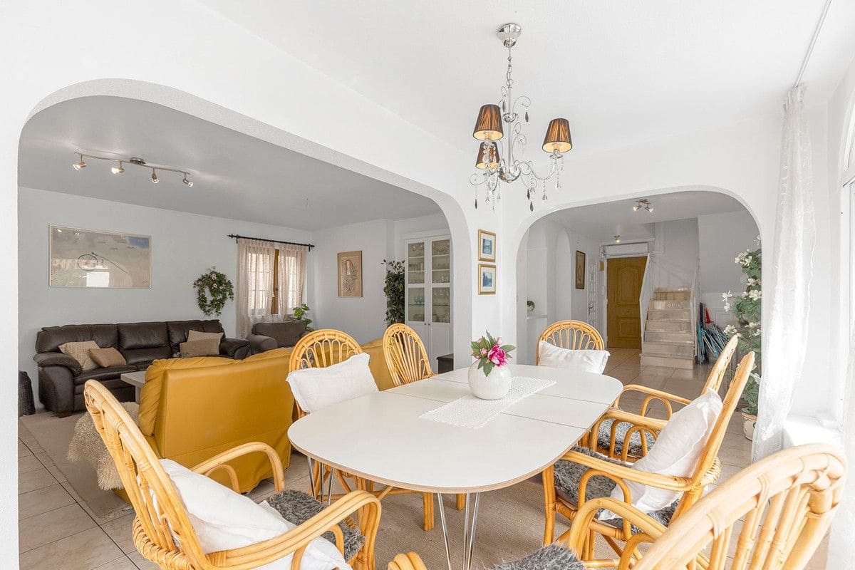 4 slaapkamer Appartement te koop in Torrevieja met zwembad - € 269.000 (Ref: 10027532)