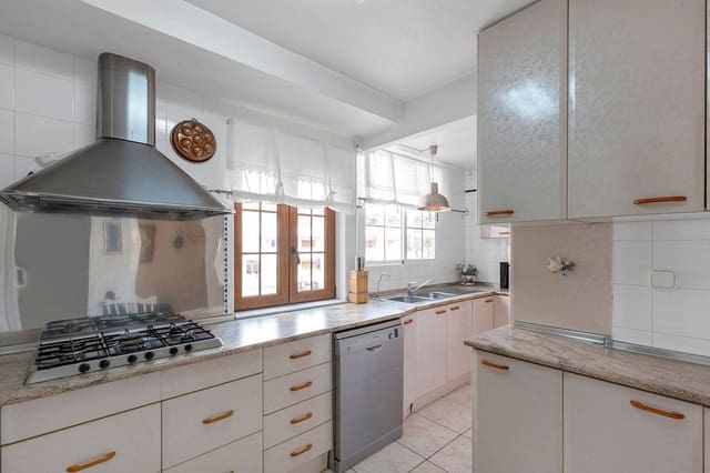 4 slaapkamer Appartement te koop in Torrevieja met zwembad - € 269.000 (Ref: 10027532)