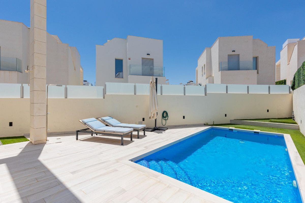 3 soveværelse Villa til salg i Las Ramblas Golf med swimmingpool - € 590.000 (Ref: 10028148)
