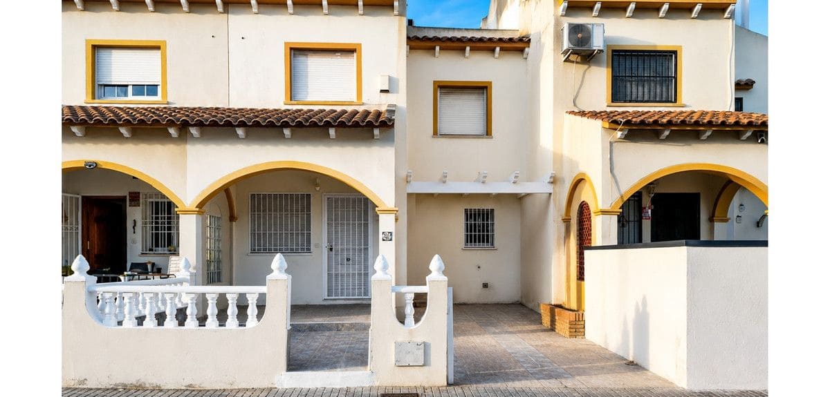 2 sovrum Hus till salu i La Zenia med pool - 205 000 € (Ref: 10028150)