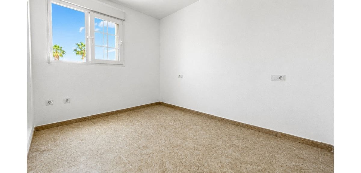 2 sovrum Hus till salu i La Zenia med pool - 205 000 € (Ref: 10028150)