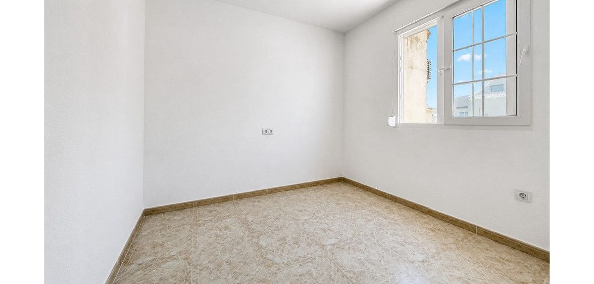 2 sovrum Hus till salu i La Zenia med pool - 205 000 € (Ref: 10028150)