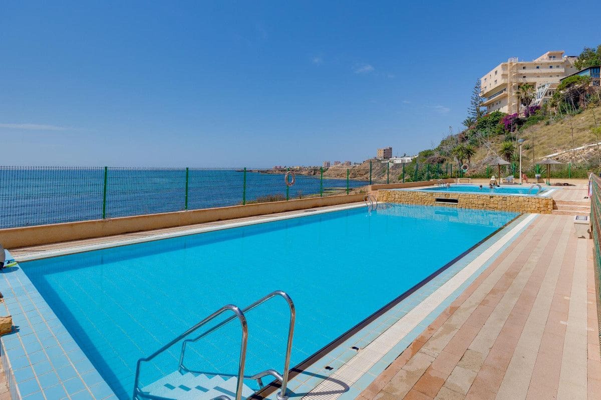 Apartamento de 2 habitaciones en Torrevieja en venta - 219.500 € (Ref: 10028154)