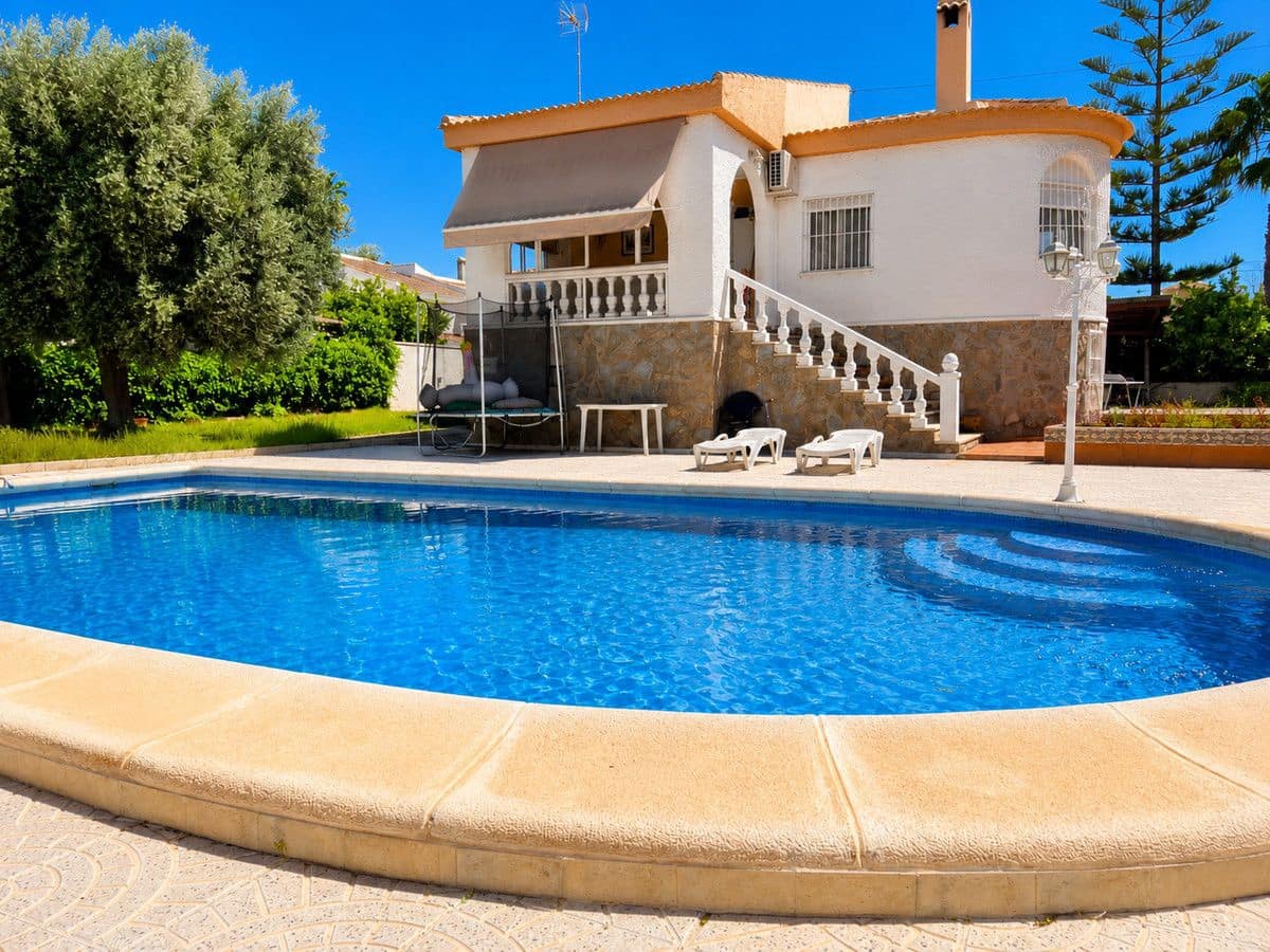 5 soveværelse Villa til salg i Torrevieja - € 399.000 (Ref: 10028155)