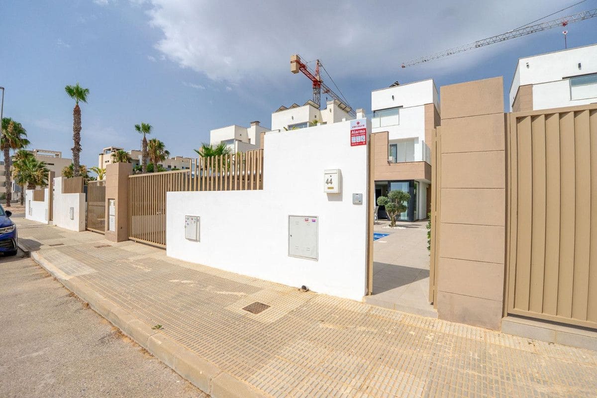 3 slaapkamer Villa te koop in Guardamar del Segura met zwembad - € 445.000 (Ref: 10028157)