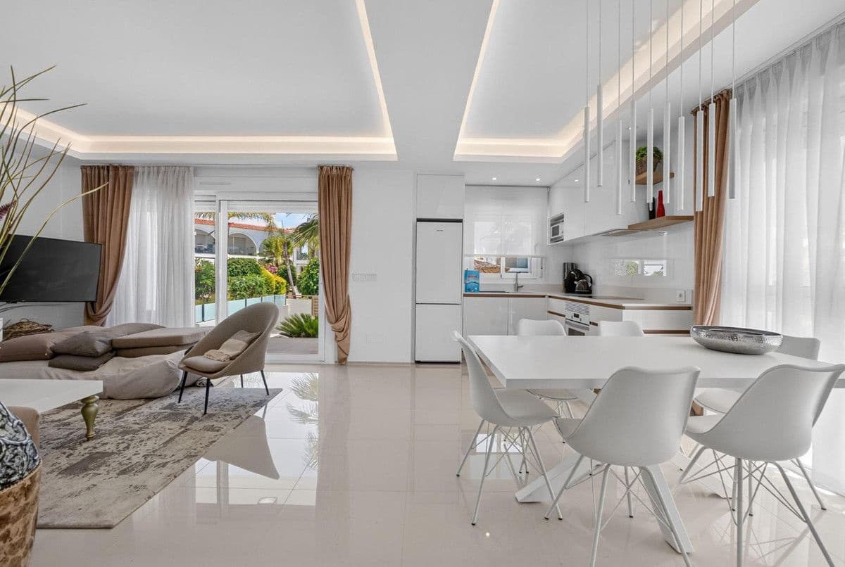 2 chambre Appartement à vendre à Pueblo Bravo avec piscine - 329 900 € (Ref: 10028158)