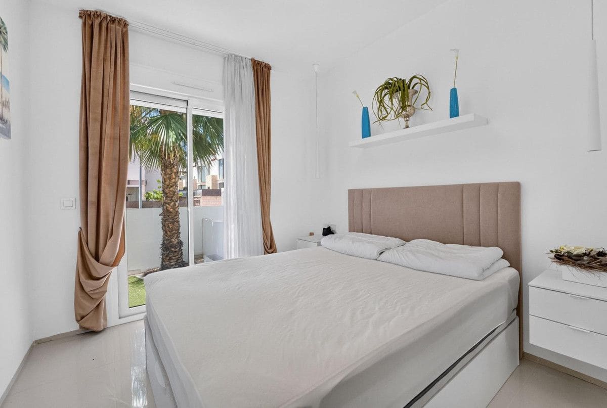 2 chambre Appartement à vendre à Pueblo Bravo avec piscine - 329 900 € (Ref: 10028158)