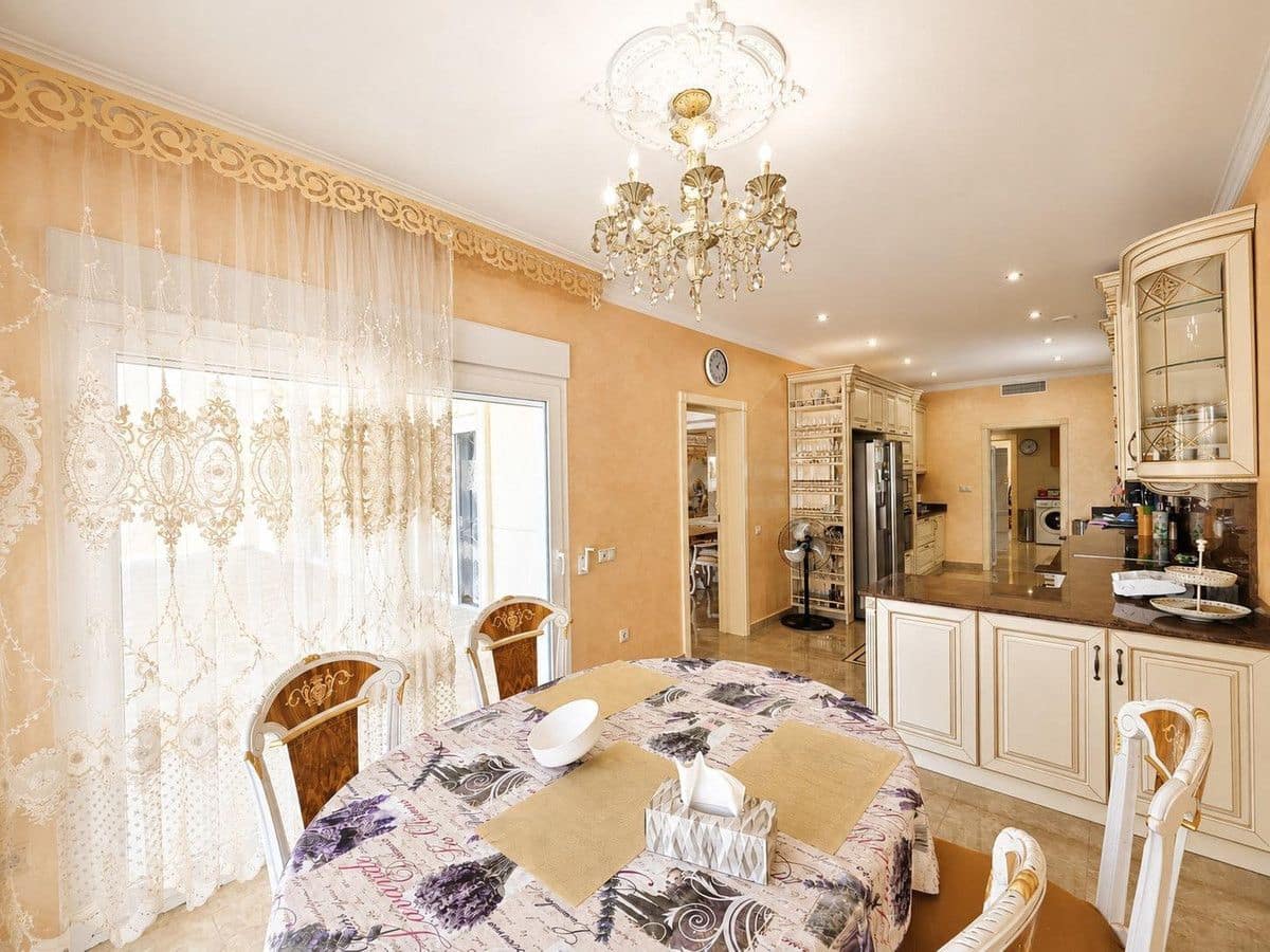 12 bedroom Villa for sale in Orihuela Costa - € 1,750,000 (Ref: 10028168)