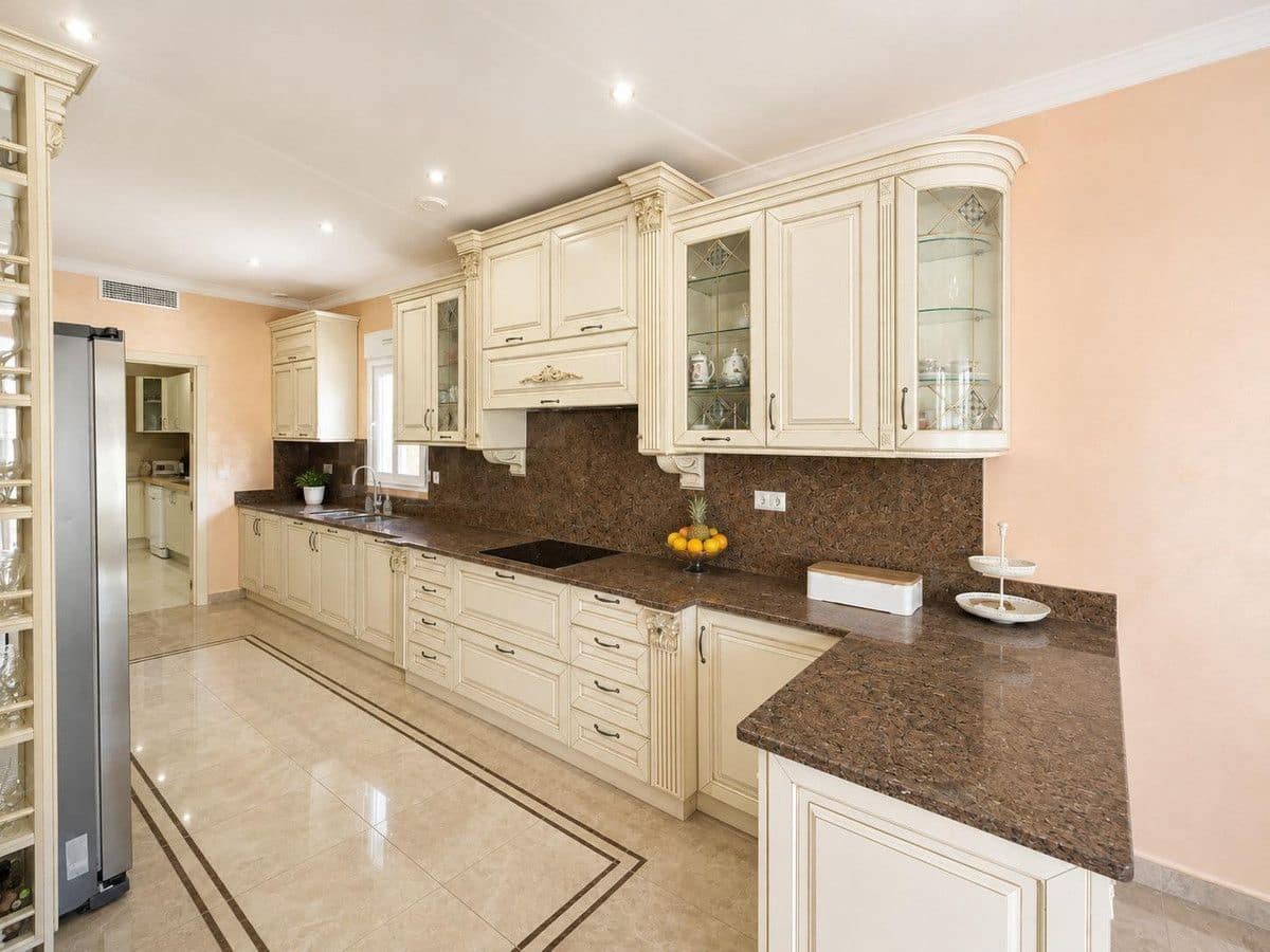 12 bedroom Villa for sale in Orihuela Costa - € 1,750,000 (Ref: 10028168)