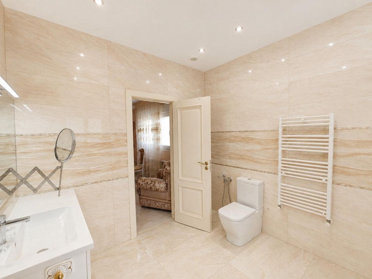 12 bedroom Villa for sale in Orihuela Costa - € 1,750,000 (Ref: 10028168)