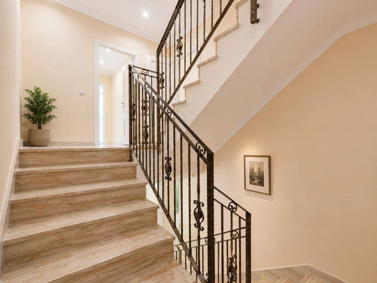 12 bedroom Villa for sale in Orihuela Costa - € 1,750,000 (Ref: 10028168)