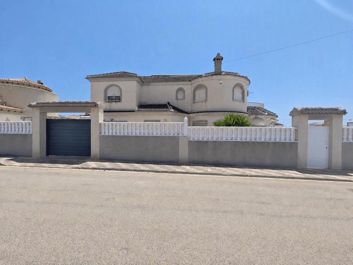 3 soveværelse Villa til salg i San Luis - € 450.000 (Ref: 10028174)